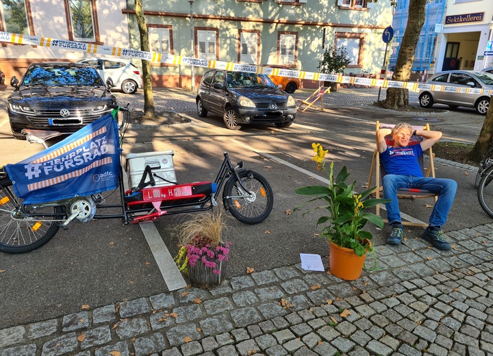 Read more about the article Parking Day in der Weingartenstraße