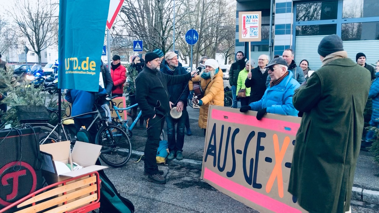 Du betrachtest gerade Sternengesang aus hölzerner Erde – Anne Pe