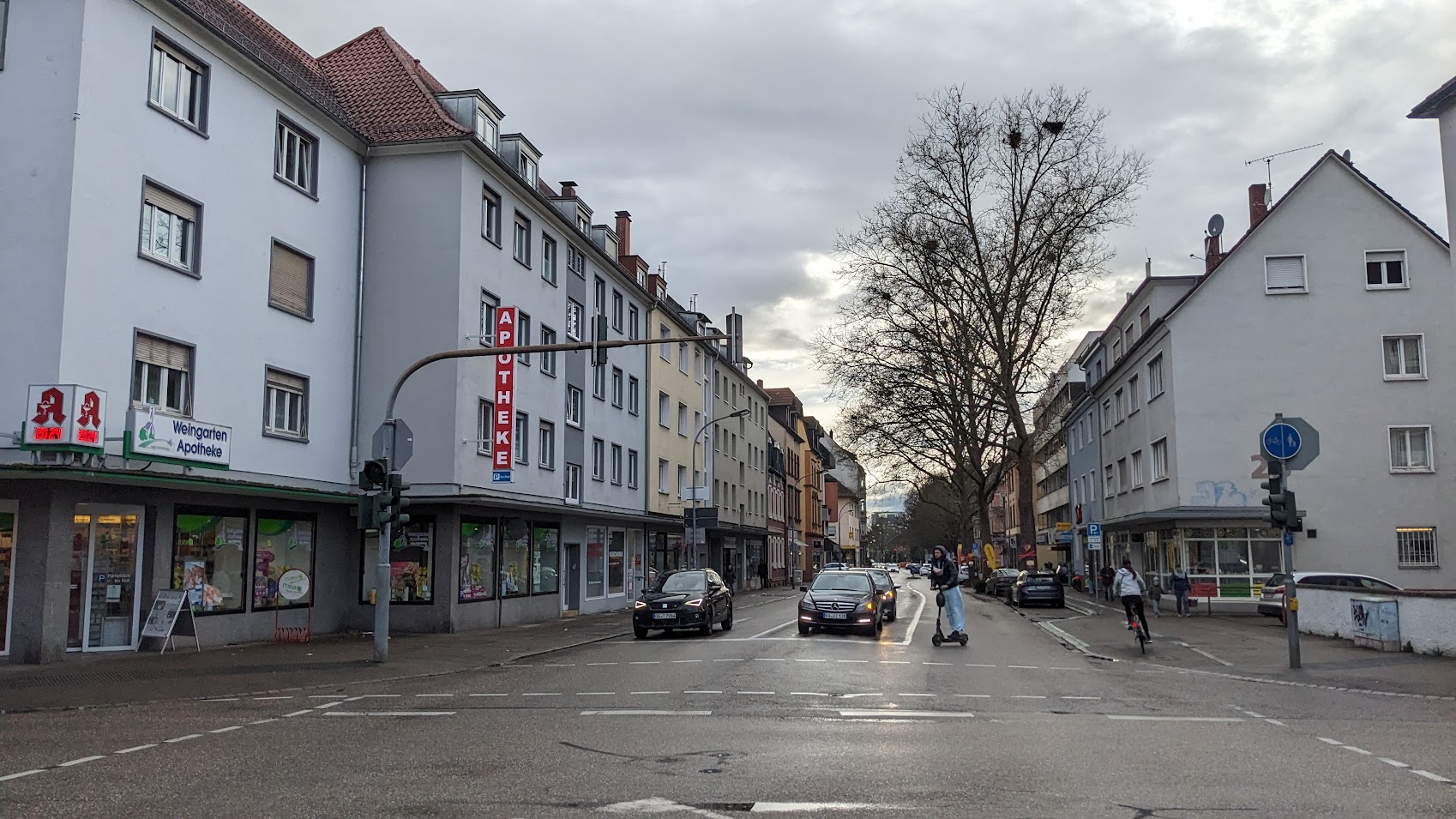 Du betrachtest gerade Auf der Straße