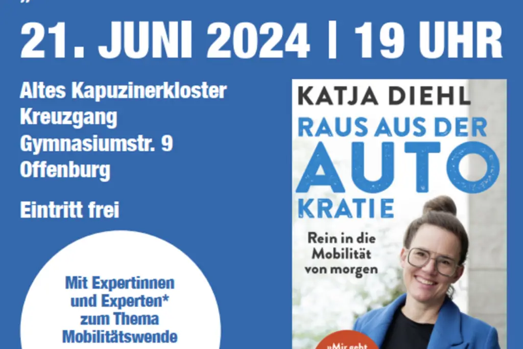 Veranstaltungsflyer mit blauem Hintergrund. Er kündigt einen Vortrag von Katja Diehl mit dem Titel Raus aus der Autokratie am 21. Juni 2024 um 19:00 Uhr im Alten Kapuzinerkloster in Offenburg an. Der Eintritt ist frei. Katja Diehls Foto ist rechts zu sehen.