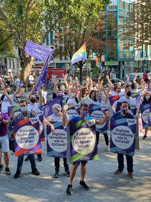 Mehr über den Artikel erfahren Volt gegen Campact: Ein Streit um Strategie und Relevanz