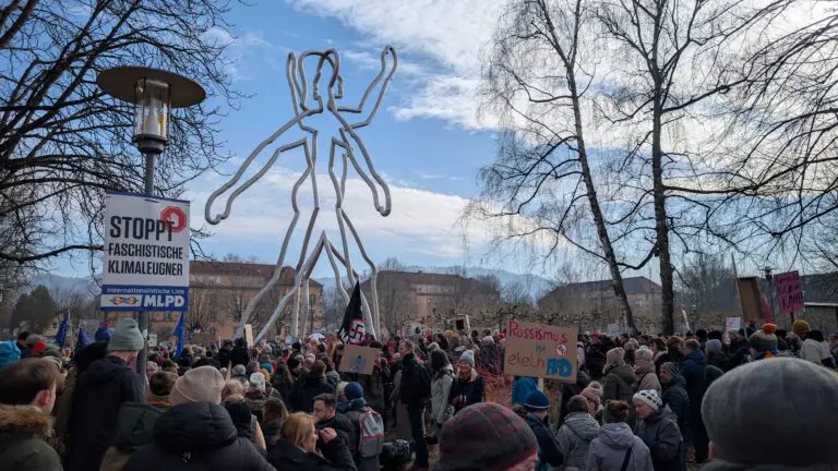 Mehr über den Artikel erfahren Warum Vereine und NGOs für eine lebendige Demokratie unverzichtbar sind