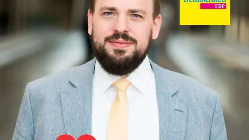Ein Mann in Anzug und Krawatte steht im Freien. Über seinem Kopf befindet sich eine Gedankenblase mit Ich stimme gerne mit der AfD und Parteilogos. Darunter steht in fetten roten Lettern Kein ♥ für Martin Gassner-Herz.