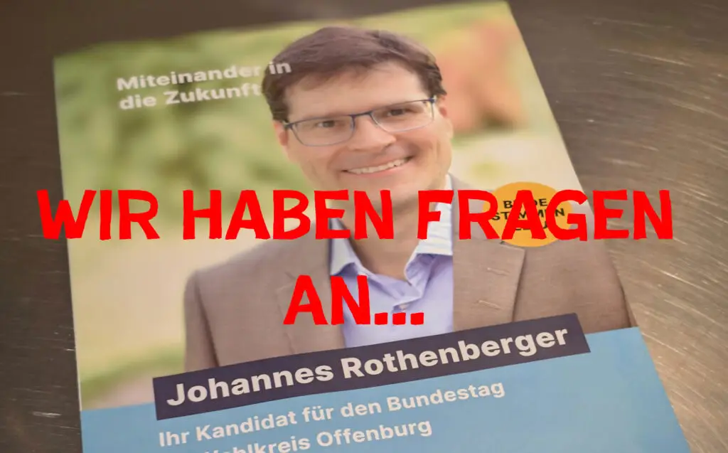 Ein Kampagnenflugblatt mit einem lächelnden Mann mit Brille und Anzug, darunter der Name Johannes Rothenberger. Ein großer roter Text quer über das Flugblatt lautet: WIR HABEN FRAGEN AN...