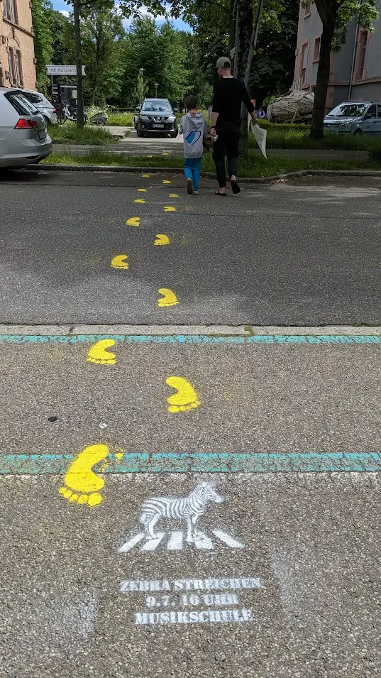 Mehr über den Artikel erfahren 🦶 Gehwege für alle! – Jetzt mitmischen beim Fußverkehrs-Check Offenburg