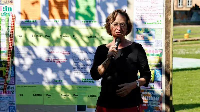 Plakatwand mit Einwohneranträgen