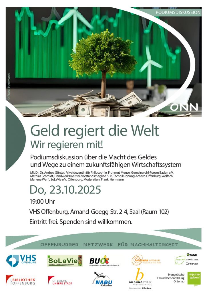 Plakat für eine Podiumsdiskussion mit dem Titel "Geld regiert die Welt" mit einer Hand, die eine Münze auf gestapelte Münzen vor einer steigenden Finanzkurve legt. Veranstaltungsdetails und Sponsorenlogos sind unten abgebildet.