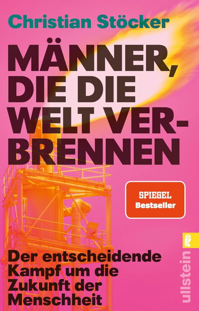 Buchumschlag mit großem, fettgedrucktem Text MÄNNER, DIE DIE WELT VERBRENNEN auf Deutsch, einer Industriestruktur mit Rohren und Rauch und einem rosa-orangen Himmelshintergrund. Autor: Christian Stöcker. Inklusive SPIEGEL-Bestseller-Label.