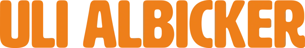Der fette, orangefarbene Text in Großbuchstaben lautet ULI ALBICKER auf weißem Hintergrund. Die Schrift ist dick und abgerundet.