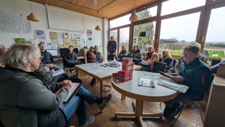 Mehr über den Artikel erfahren Pressekonferenz am Flugplatz: Viele Perspektiven, eine klare Botschaft