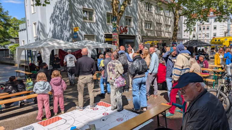 Mehr über den Artikel erfahren Ein Tag, an dem die Straße wieder Stadt war – das Straßen-Baum-Fest 2026