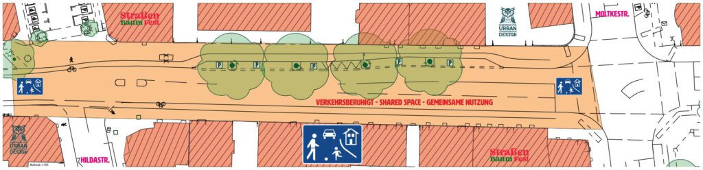 Eine Karte, die eine gemeinsam genutzte Straße mit markierten Fußgänger-, Fahrrad- und Fahrzeugzonen, grünen Baumflächen und gekennzeichneten umliegenden Gebäuden zeigt. Blaue Schilder kennzeichnen Fußgänger- und Gemeinschaftsbereiche.